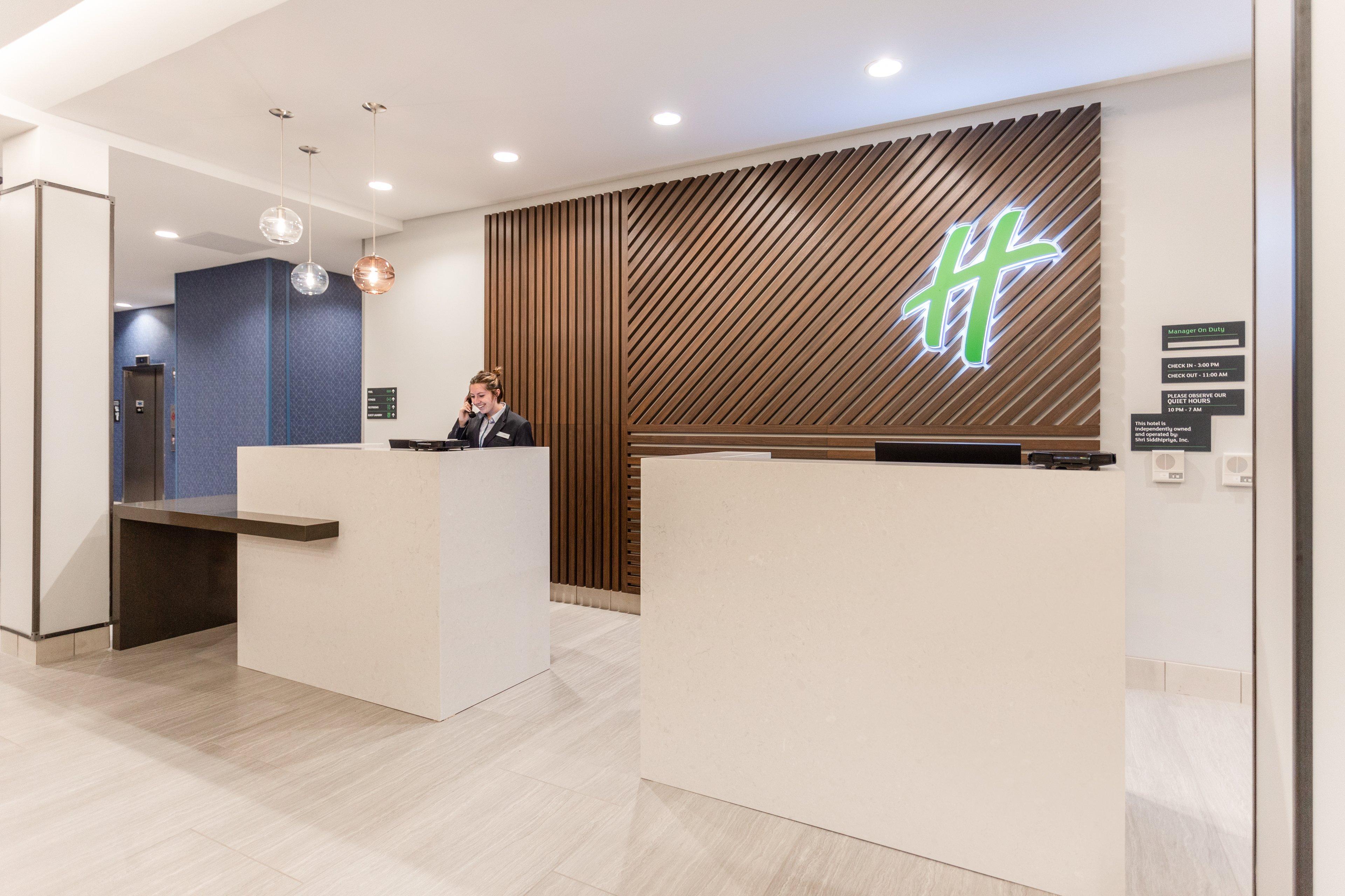 Holiday Inn & Suites Cedar Falls-Waterloo Event Ctr By Ihg Exterior photo