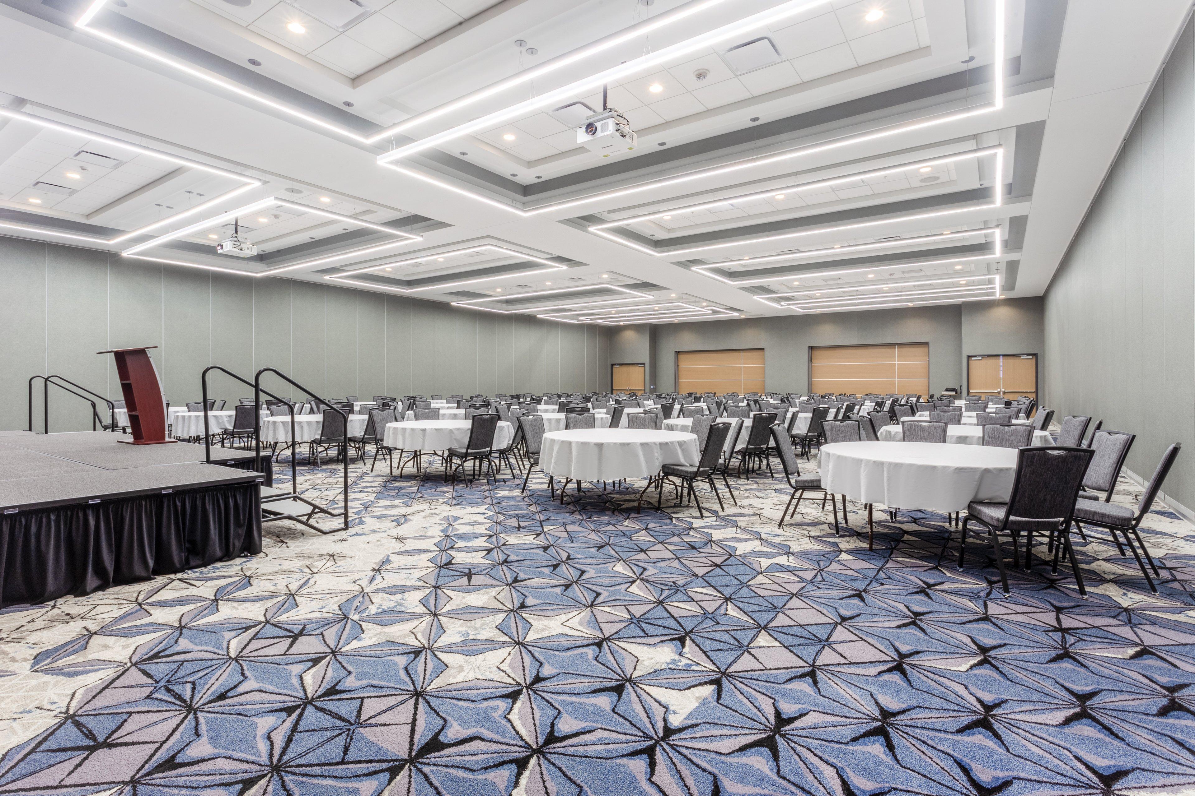 Holiday Inn & Suites Cedar Falls-Waterloo Event Ctr By Ihg Exterior photo