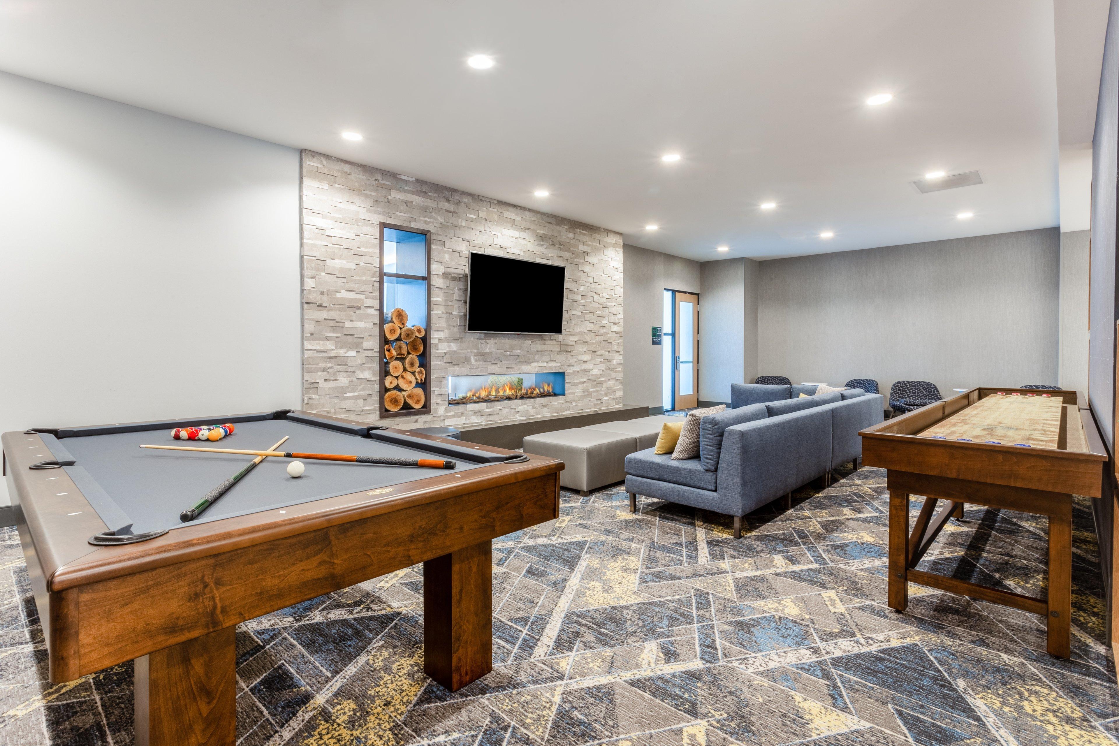 Holiday Inn & Suites Cedar Falls-Waterloo Event Ctr By Ihg Exterior photo
